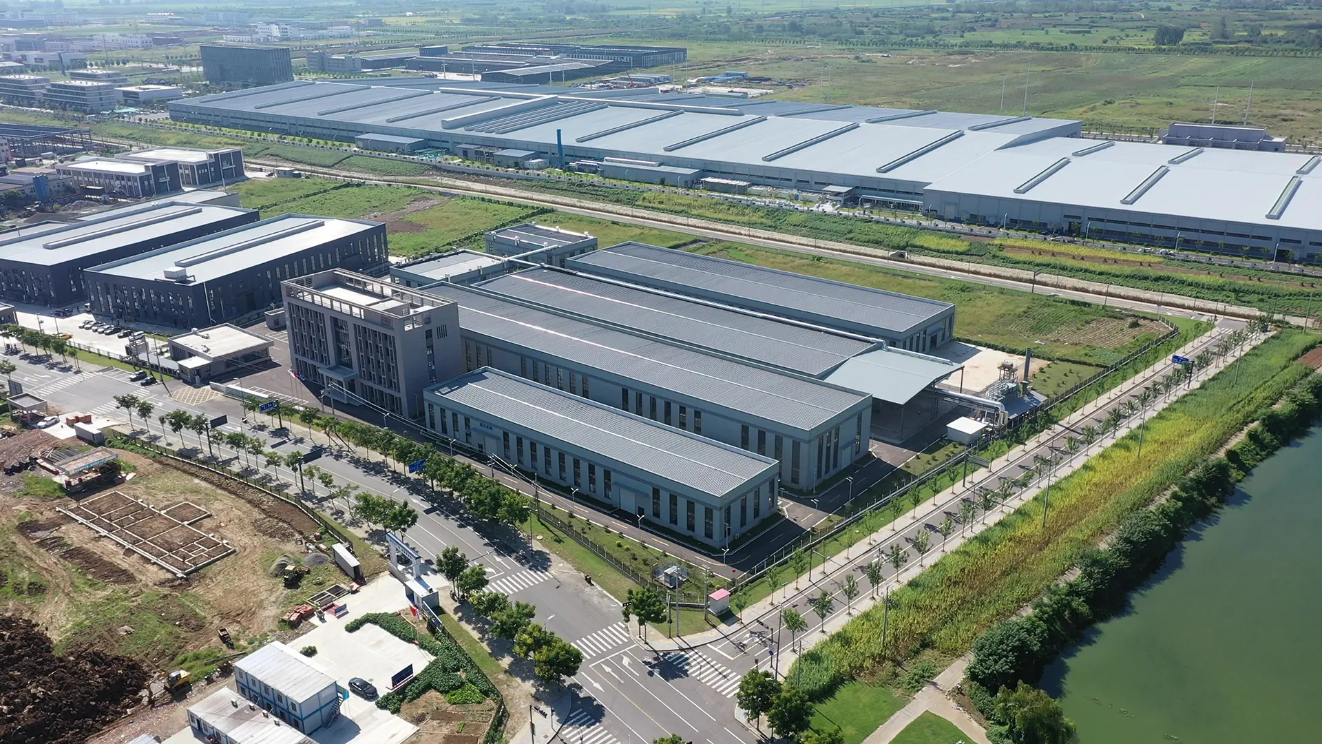 SOLUTIONS ADH&Eacute;SIVES AVANC&Eacute;ES <br>POUR LES INDUSTRIES MONDIALES